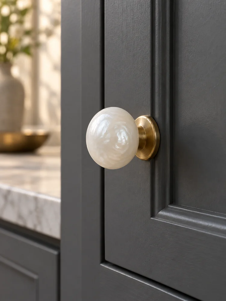 Pearl Knob